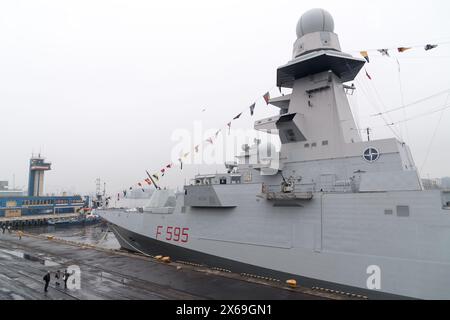 Italiano ITS Luigi Rizzo F595 una fregata di classe Carlo Bergamini nel porto di Gdynia, Polonia © Wojciech Strozyk / Alamy Stock Photo Foto Stock