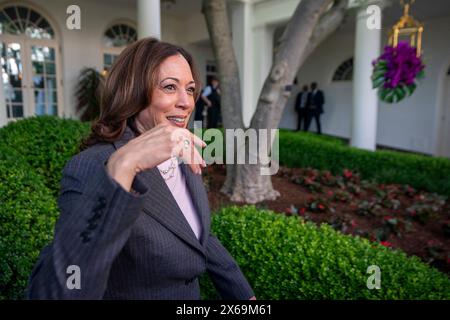 Washington, Stati Uniti. 13 maggio 2024. Il Vicepresidente Kamala Harris parte da un ricevimento che celebra il mese del patrimonio ittico asiatico-americano, dei nativi hawaiani e del Pacifico nelle Rose Garden, la Casa Bianca a Washington, DC, USA, 13 maggio 2024. Crediti: Abaca Press/Alamy Live News Foto Stock
