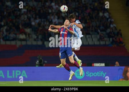 Barcellona, Spagna. 13 maggio 2024; Estadi ol&#xed;mpic LLU&#xed;S Companys, Barcellona, Spagna, la Liga spagnola, Barcellona contro Real Sociedad; Robert Lewandowski di Barcellona sfide per l'intestazione Credit: Action Plus Sports Images/Alamy Live News Foto Stock