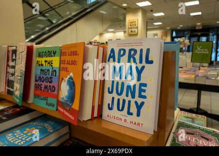 Barnes & Noble Booksellers sulla Fifth Avenue a New York City ha una vasta selezione di libri, riviste, musica e giochi. STATI UNITI 2024 Foto Stock