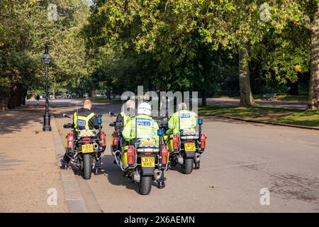 Hyde Park London, motociclisti della Metropolitan Police seduti sulle loro moto, Central London, Inghilterra, Regno Unito, 2023 Foto Stock