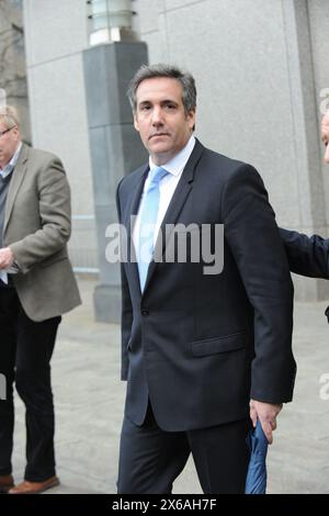 Michael Cohen lascia l'edificio della Corte Federale di New York dopo un giorno di udienze riguardanti i pagamenti di denaro per conto di Donald Trump a Stormy Daniels prima delle elezioni presidenziali del 2016. Foto Stock
