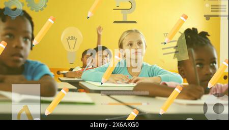 Immagine delle icone degli oggetti scolastici su scolari diversi che alzano le mani Foto Stock