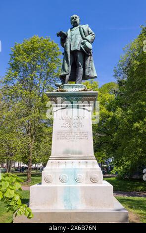 Statua in bronzo di John Cory nei giardini di Gorsedd, Cathays Park, Cardiff, Galles, Regno Unito Foto Stock