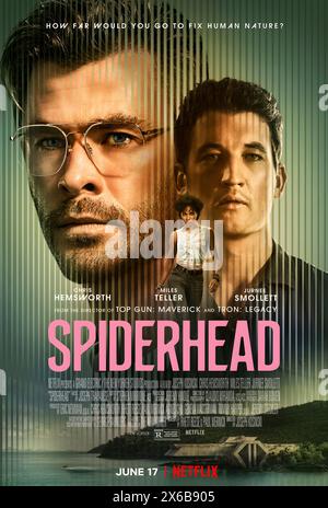 Spiderhead (2022) diretto da Joseph Kosinski e interpretato da Chris Hemsworth, Miles Teller e Jurnee Smollett. Nel prossimo futuro, ai detenuti viene offerta la possibilità di fare volontariato come soggetti medici per abbreviare la pena. Uno di questi soggetti per una nuova droga capace di generare sentimenti d'amore inizia a mettere in discussione la realtà delle sue emozioni. Poster di un foglio USA.***SOLO PER USO EDITORIALE*** credito: BFA / Netflix Foto Stock