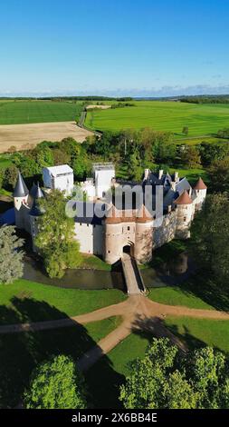 Foto drone castello di Ainay-le-Vieil Francia Europa Foto Stock