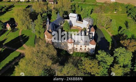 Foto drone castello di Ainay-le-Vieil Francia Europa Foto Stock