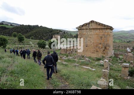 Turisti alle rovine romane di Djemila in Algeria Foto Stock