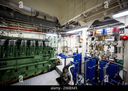 La sala macchine raffigurata durante il lancio ufficiale di Methatug, il primo rimorchiatore al mondo a metanolo, martedì 14 maggio 2024, ad Anversa. Il porto di Anversa-Bruges mira alla neutralità climatica entro il 2050. Il funzionamento delle navi con combustibili alternativi è una misura importante per ridurre le emissioni di CO2. BELGA FOTO JASPER JACOBS Foto Stock