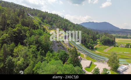 Fotografia aerea della collina del salto con gli sci Foto Stock