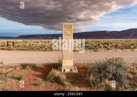 Segnalibro nel Vermillion Cliffs National Monument per la storica spedizione Dominguez-Escalante, situata all'uscita dell'autostrada 89A, Marble Canyon, Arizona, Stati Uniti. Foto Stock