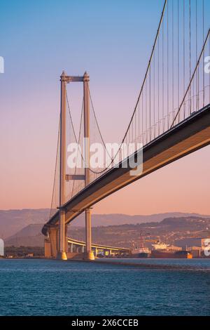 Ponte Osmangazi (Izmit Bay Bridge) situato a Izmit, Kocaeli, Turchia. Ponte sospeso Foto Stock