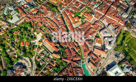 Vista dall'alto di una piccola città antica Foto Stock
