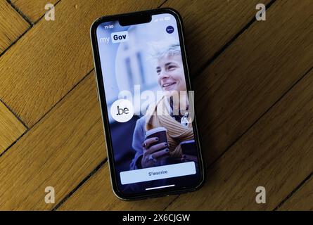 Bruxelles, Belgio. 14 maggio 2024. Questa immagine mostra la schermata iniziale dell'app Mygov in francese, al lancio dell'applicazione "Mygov.be", a Bruxelles, martedì 14 maggio 2024. "MyGov.be" è un portafoglio di identità digitale belga, un'applicazione che offre ai cittadini un vero portafoglio elettronico in cui possono trovare tutti i documenti governativi online. BELGA PHOTO BENOIT DOPPAGNE credito: Belga News Agency/Alamy Live News Foto Stock