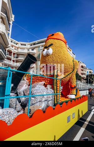 Mentone, Francia - 18 febbraio 2024: Apertura della "festa del limone" a Mentone e del famoso carnevale Foto Stock