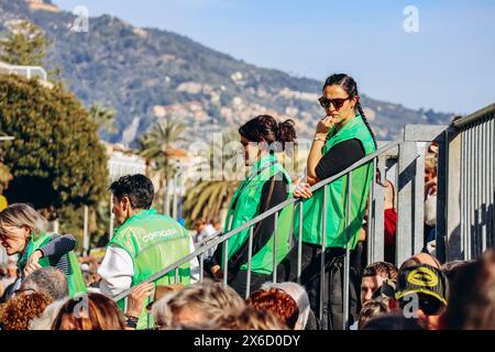 Mentone, Francia - 18 febbraio 2024: Apertura della "festa del limone" a Mentone e del famoso carnevale Foto Stock