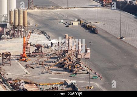 Jeddah, Arabia Saudita - 22 dicembre 2019: Equipaggiamento di massa del porto islamico di Jeddah in una giornata di sole, foto aeree Foto Stock