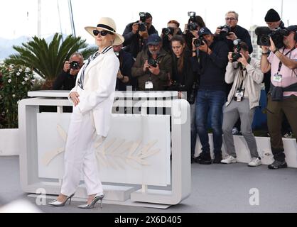 Cannes, Francia. 14 maggio 2024. Meryl Streep, che riceverà la Palme d'Or Onoraria, posa ad una fotocall prima della cerimonia di apertura del 77° Festival di Cannes a Cannes, Francia meridionale, il 14 maggio 2024. Crediti: Gao Jing/Xinhua/Alamy Live News Foto Stock
