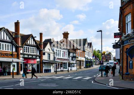 High Street, Pinner, Borough of Harrow, Londra, Inghilterra, REGNO UNITO Foto Stock