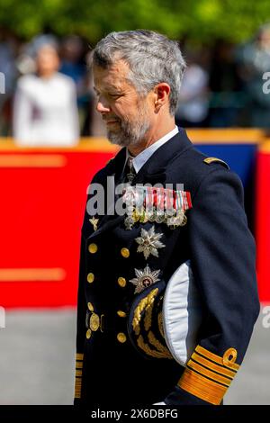 Oslo, Norwegen. 14 maggio 2024. Il re danese Frederik partecipa alla cerimonia di posa delle ghirlande presso il Monumento Nazionale di Oslo credito: Albert Nieboer POINT THE VUE OUT/dpa/Alamy Live News Foto Stock