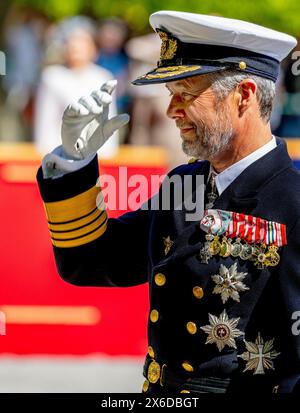 Oslo, Norwegen. 14 maggio 2024. Il re danese Frederik partecipa alla cerimonia di posa delle ghirlande presso il Monumento Nazionale di Oslo credito: Albert Nieboer POINT THE VUE OUT/dpa/Alamy Live News Foto Stock