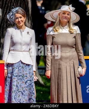 Oslo, Norwegen. 14 maggio 2024. La regina danese Maria e la principessa ereditaria norvegese mette Marit partecipano alla cerimonia di posa delle Corde presso il Monumento Nazionale di Oslo credito: Albert Nieboer POINT THE VUE OUT/dpa/Alamy Live News Foto Stock