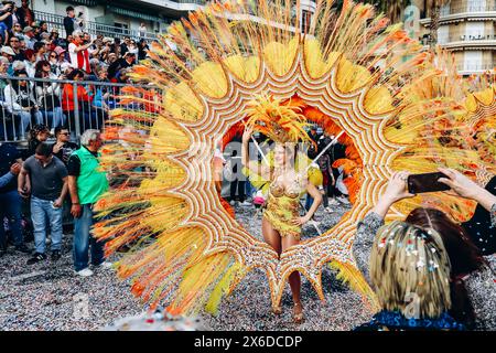 Mentone, Francia - 18 febbraio 2024: Apertura della "festa del limone" a Mentone e del famoso carnevale Foto Stock