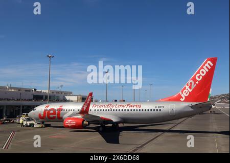 Jet2 festeggia il Boeing 737-800 all'aeroporto internazionale Cristiano Ronaldo di Madeira, Portogallo sul piazzale all'esterno dell'edificio del terminal il 3 maggio 2024. Foto Stock