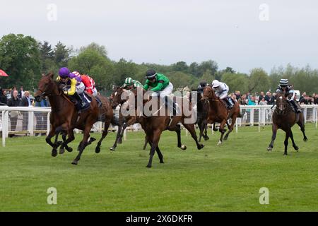 Windsor, Berkshire, Regno Unito. 13 maggio 2024. Il cavallo Richard P Smith (numero 1) guidato dal fantino Saffie Osborne vince le Tips for Every Race al Raceday-Ready.com handicap Stakes presso il Royal Windsor Racecourse di Windsor, Berkshire. Proprietario David Hicken, Trainer ed Dunlop, Newmarket, allevatore Wardstown Stud Ltd, Sponsor ed Dunlop Racing Ltd Crediti: Maureen McLean/Alamy Live News Foto Stock