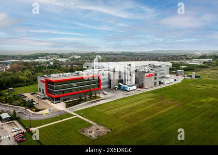 CASTLEFORD, REGNO UNITO - 7 MAGGIO 2024. Vista panoramica aerea dell'architettura moderna del magazzino di distribuzione HARIBO che consente all'azienda di dolci di entrare Foto Stock