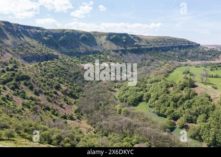 Vista aerea della riserva naturale nazionale Craig y Cilau, Powys, Galles, Regno Unito Foto Stock