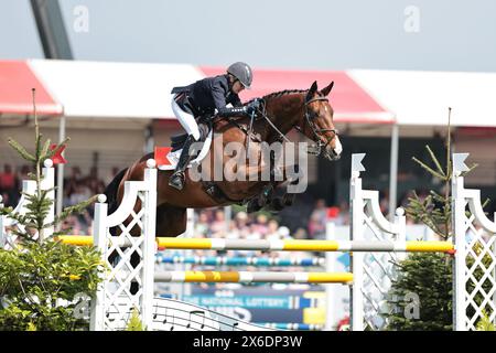 Louise Harwood di Gran Bretagna con spirito nativo durante il salto di qualità a Badminton Horse Trials il 12 maggio 2024, Badminton Estate, Regno Unito (foto di Maxime David - MXIMD Pictures) Foto Stock