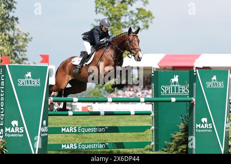 Louise Harwood di Gran Bretagna con spirito nativo durante il salto di qualità a Badminton Horse Trials il 12 maggio 2024, Badminton Estate, Regno Unito (foto di Maxime David - MXIMD Pictures) Foto Stock