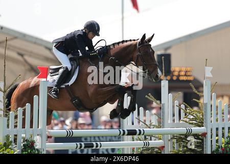 Louise Harwood di Gran Bretagna con spirito nativo durante il salto di qualità a Badminton Horse Trials il 12 maggio 2024, Badminton Estate, Regno Unito (foto di Maxime David - MXIMD Pictures) Foto Stock