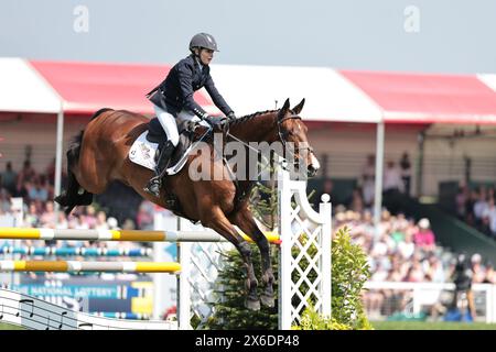 Louise Harwood di Gran Bretagna con spirito nativo durante il salto di qualità a Badminton Horse Trials il 12 maggio 2024, Badminton Estate, Regno Unito (foto di Maxime David - MXIMD Pictures) Foto Stock