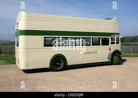 Un autobus scoperto d'epoca Southern Vectis chiamato The Old Girl viene utilizzato per una festa di nozze sull'isola di Wight Foto Stock