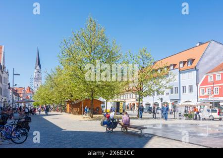 Pfaffenhofen an der ILM: Piazza Hauptplatz, chiesa di San Giovanni Battista a Oberbayern, Münchner Umland, alta Baviera, Bayern, Baviera, Germania Foto Stock