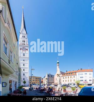 Pfaffenhofen an der ILM: Piazza Hauptplatz, chiesa di San Giovanni Battista a Oberbayern, Münchner Umland, alta Baviera, Bayern, Baviera, Germania Foto Stock