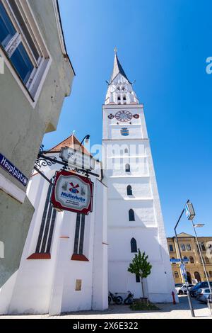 Pfaffenhofen an der ILM: Piazza Hauptplatz, chiesa di San Giovanni Battista a Oberbayern, Münchner Umland, alta Baviera, Bayern, Baviera, Germania Foto Stock