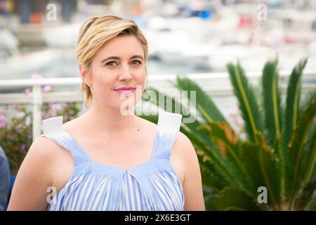 Cannes, Francia. 14 maggio 2024. Il presidente della giuria, Greta Gerwig partecipa alla photocall della giuria al 77° Festival annuale di Cannes al Palais des Festivals il 14 maggio 2024 a Cannes, in Francia. (Foto di Daniele Cifala/NurPhoto) credito: NurPhoto SRL/Alamy Live News Foto Stock