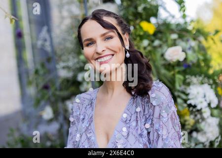 14 maggio 2024, Renania settentrionale-Vestfalia, Kšln: Jana Riva, influencer, arriva al Flora per presentare la terza stagione della serie Netflix 'Bridgerton'. Foto: Rolf Vennenbernd/dpa Foto Stock