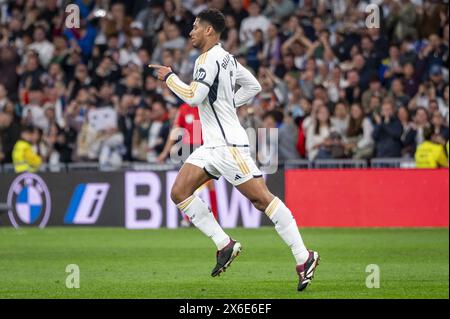 Madrid, Spagna. 14 maggio 2024. MADRID, SPAGNA - 14 MAGGIO: Jude Bellingham del Real Madrid celebra il suo gol durante la partita di calcio della Liga EA Sports 2023/24 tra Real Madrid e Deportivo Alaves all'Estadio Santiago Bernabeu il 14 maggio 2024 a Madrid, Spagna. Credito: Agenzia fotografica indipendente/Alamy Live News Foto Stock