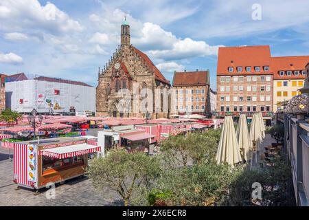 Nürnberg, Norimberga: Piazza Hauptmarkt, mercato settimanale, chiesa Frauenkirche a Mittelfranken, Media Franconia, Bayern, Baviera, Germania Foto Stock