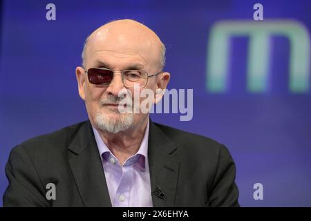 Sir Ahmed Salman Rushdie CH, indisch-britischer Schriftsteller, zu Gast bei - maischberger, Polittalk, TV, Format, mit Moderatorin - Sandra Maischberger, Das Erste, 14.05. 2024, *** Sir Ahmed Salman Rushdie CH, scrittore indiano britannico, ospite su maischberger, Polittalk, TV, format, con la presentatrice Sandra Maischberger, Das Erste, 14 05 2024, Copyright: HMBxMedia/UwexKoch Foto Stock