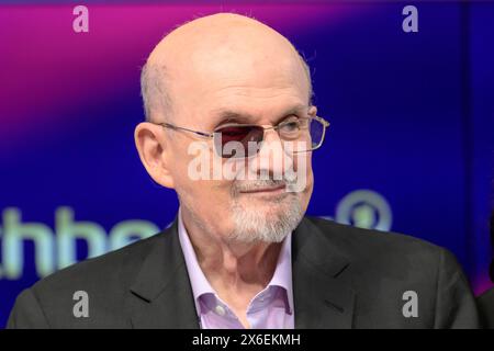 Berlino, Germania. 14 maggio 2024. Sir Ahmed Salman Rushdie CH, scrittore indiano-britannico, Knife, ospite a - maischberger, Political Talk, TV, format, con presentatrice - Sandra Maischberger, Das Erste, 14.05. 2024, credito: HMB Media/Alamy Live News Foto Stock