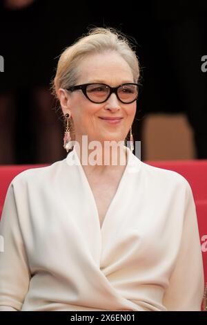 Cannes, Francia. 14 maggio 2024. Meryl Streep arriva sul Red Carpet per la serata di apertura del film The Second Act. Foto di Julie Edwards./Alamy Live News Foto Stock