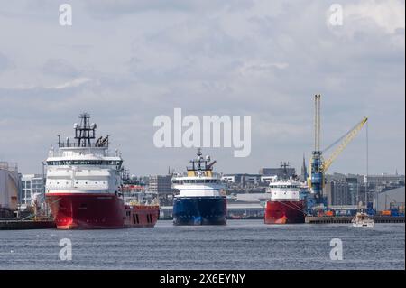 8 maggio 2024. Aberdeen Harbour, Aberdeen City, Scozia. Si tratta di una vista del Porto di Aberdeen con tre grandi navi di rifornimento all'interno del Porto e del Cit Foto Stock
