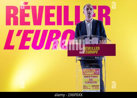Camon, Francia. 14 maggio 2024. Candidato di spicco del Partito socialista francese (PS) e del Partito Editoriale per le elezioni europee e il deputato francese Raphael Glucksmann tiene un discorso durante una riunione, in vista delle prossime elezioni europee, a Camon, vicino ad Amiens, nella Francia settentrionale, il 14 maggio, 2024. foto di Raphael Lafargue/ABACAPRESS. COM credito: Abaca Press/Alamy Live News Foto Stock