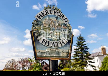 Cartello del villaggio di Hertford Heath, domenica 5 maggio 2024. Foto: David Rowland / One-Image.com Foto Stock