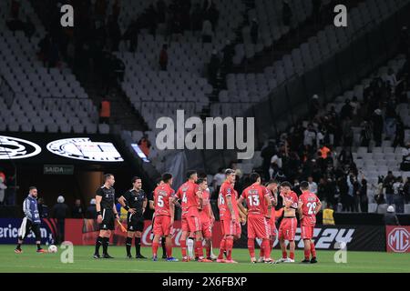 San Paolo, Brasile. 14 maggio 2024. SP - SAN PAOLO - 05/14/2024 - COPPA SUDAMERICANA 2024, CORINTHIANS x ARGENTINOS JUNIORS - Argentinos Juniors i giocatori rimpiangono la sconfitta al termine della partita contro il Corinthians allo stadio Arena Corinthians per il campionato Copa Sudamericana 2024. Foto: Ettore Chiereguini/AGIF credito: AGIF/Alamy Live News Foto Stock